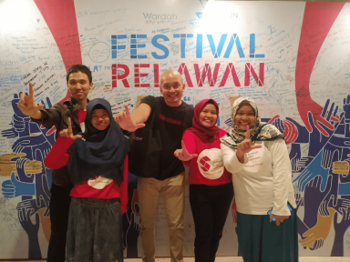 Relawan, Lampaui Kemanusiaan